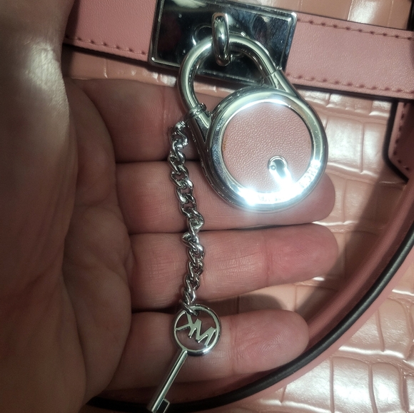 MK PINK NEW WITHOUT TAGS PURSE - Picture 15 of 15